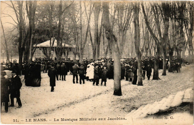 Carte postale ancienne Le Mans - La Musique Militaire aux Jacobins au Mans