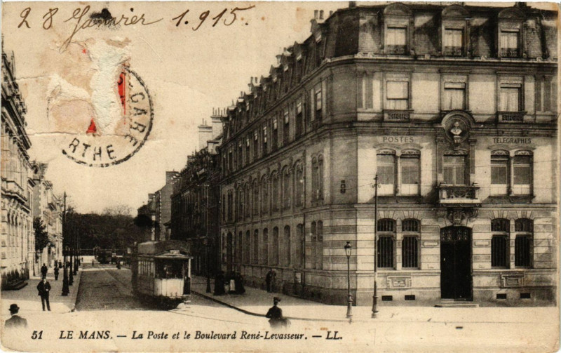 Carte postale ancienne Le Mans - La Poste et le Boulevard Rene-Levasseur au Mans