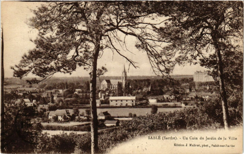 Carte postale ancienne Sable - Un Coin du Jardin de la Ville