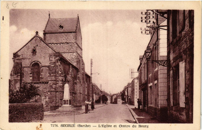 Carte postale ancienne Segrie - L'Eglise et Centre du Bourg à Ségrie