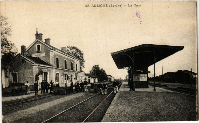 Carte postale ancienne Aubigne - La Gare