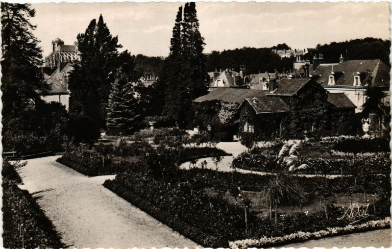 Carte postale ancienne Le Mans - Le Jardin des Plantes au Mans
