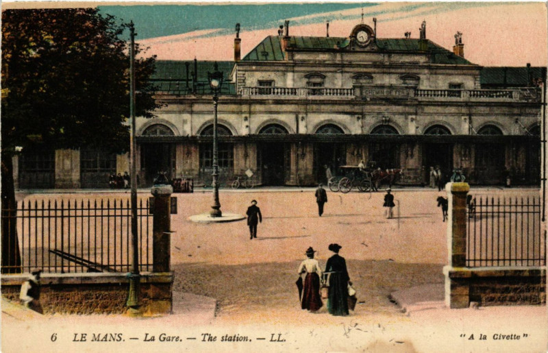 Carte postale ancienne Le Mans - La Gare au Mans