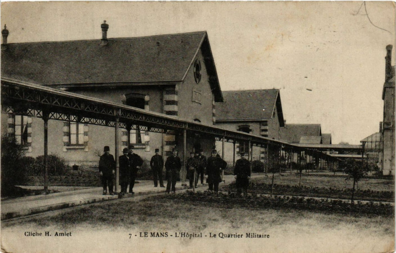 Carte postale ancienne Le Mans - L'Hopital - Le Quartier Militaire au Mans