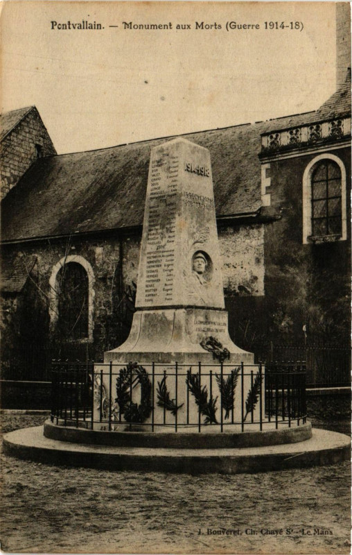 Carte postale ancienne Pontvallain - Monument aux Morts à Pontvallain