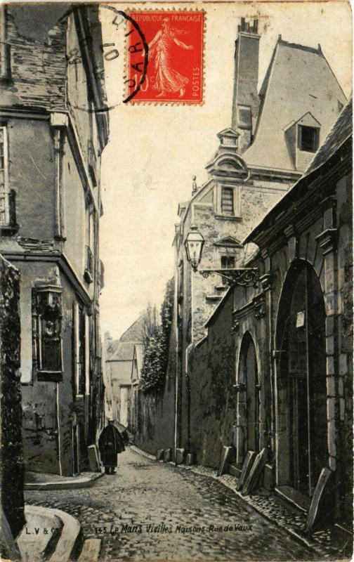 Carte postale ancienne Le Mans Vieilles Maisons Rue de Vaux au Mans