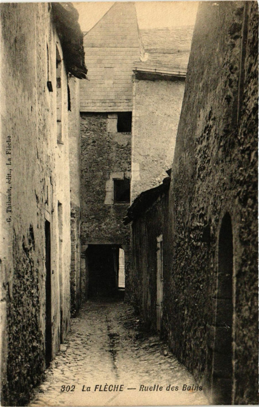 Carte postale ancienne La Fleche - Ruelle des Bains à La Flèche