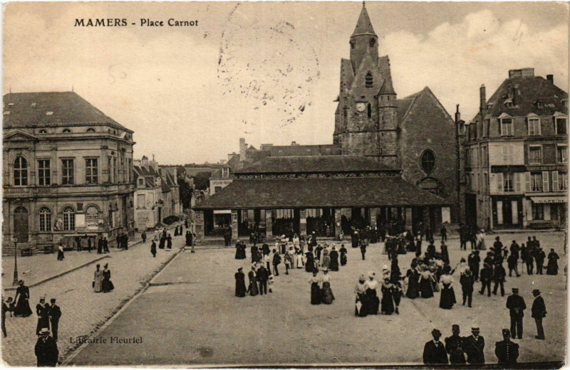 Carte postale ancienne Mamers - Place Carnot à Mamers