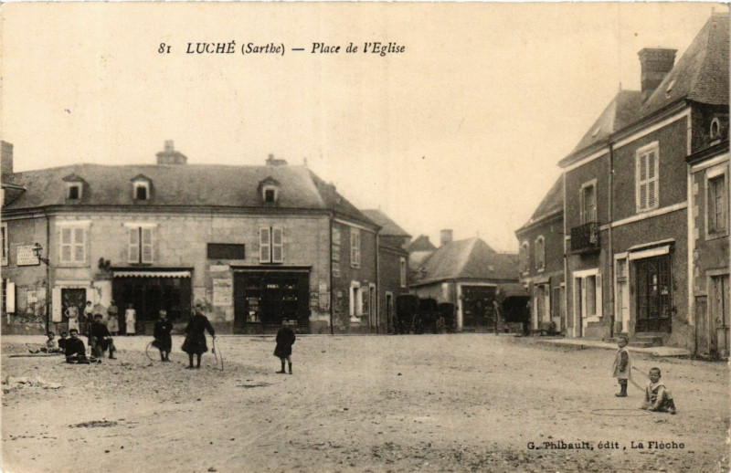 Carte postale ancienne Luche - Place de l'Eglise