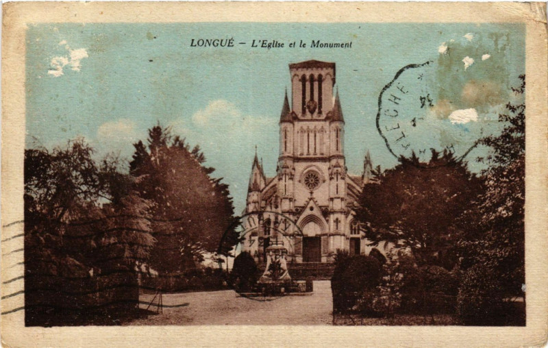 Carte postale ancienne Longue - L'Eglise et le Monument