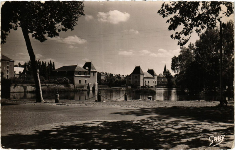Carte postale ancienne La Fleche Un jolic coin sur le Loir
