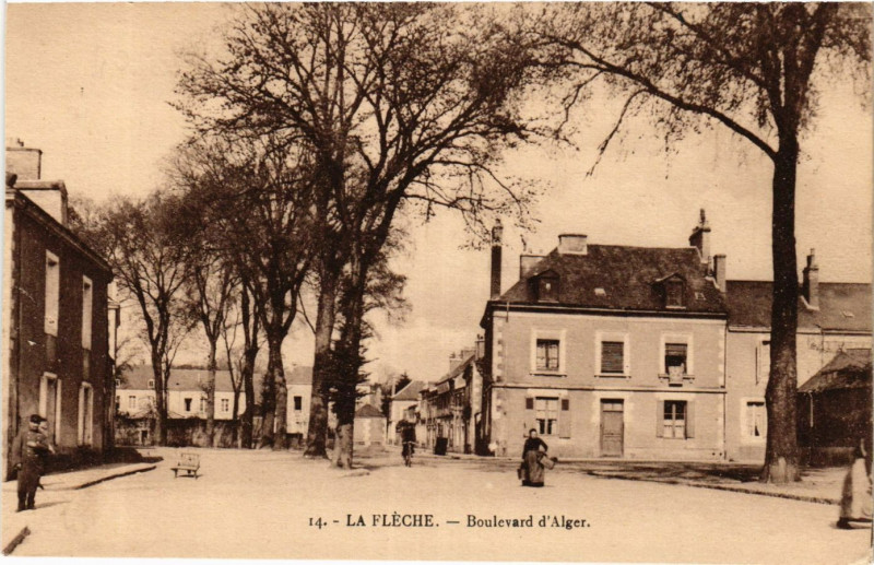 Carte postale ancienne La Fleche - Boulevard d'Alger à La Flèche