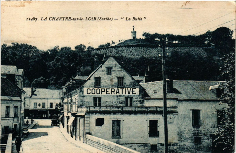 Carte postale ancienne La Chartre-sur-le-Loir - La Butte à La Chartre-sur-le-Loir