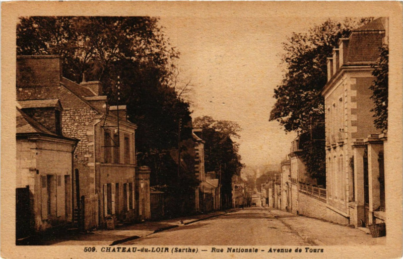 Carte postale ancienne Chateau-du-Loir - Rue Nationale - Avenue de Tours