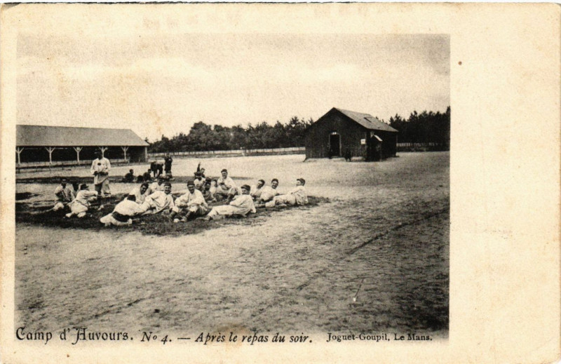 Carte postale ancienne Camp d'Auvours - Apres le repas du soir - Jognet-Goupil - Le Mans au Mans