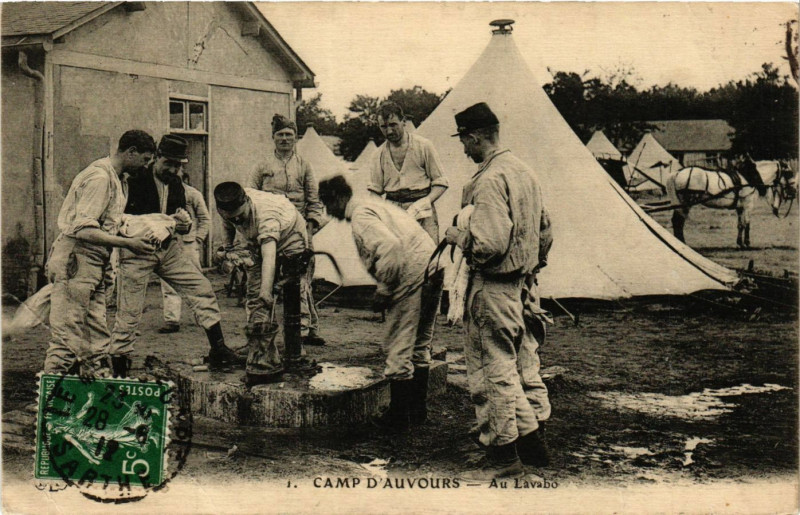 Carte postale ancienne Camp d'Auvours - Au Lavabo