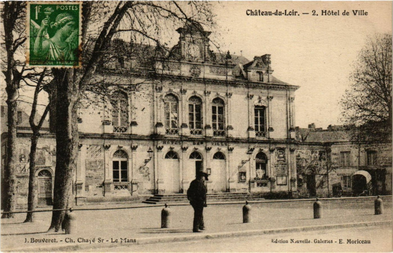 Carte postale ancienne Chateau-du-Loir - Hotel de Ville
