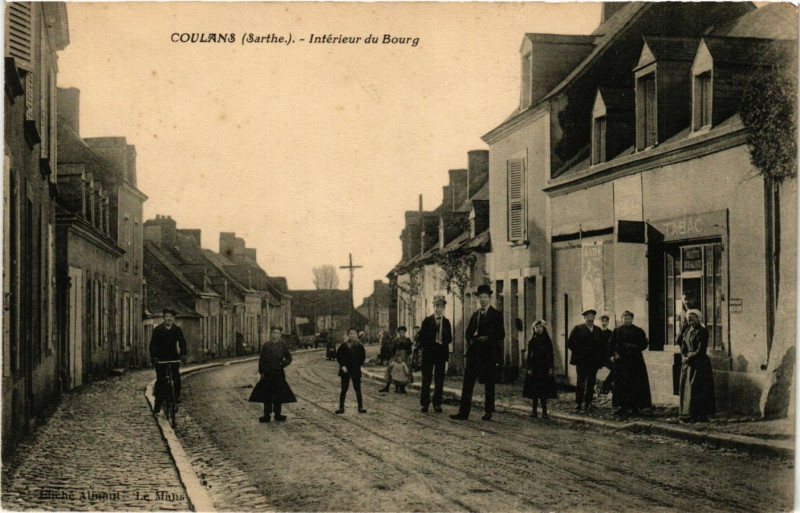 Carte postale ancienne Coulans - Interieur du Bourg