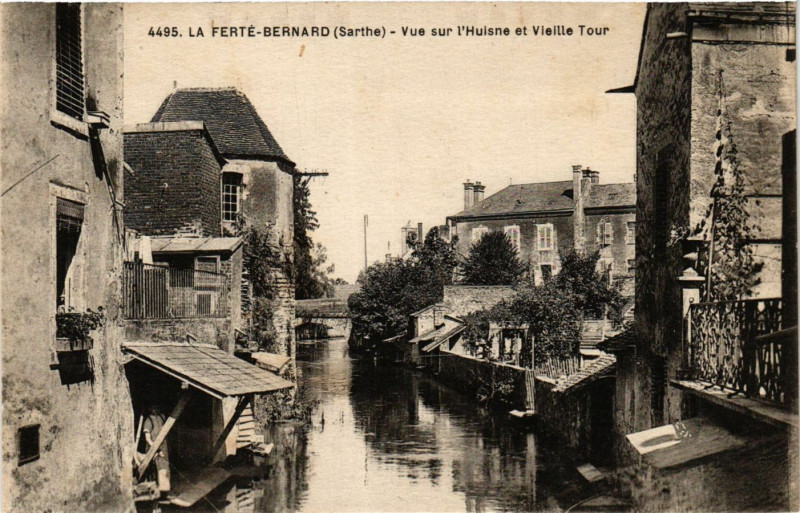 Carte postale ancienne La Ferte-Bernard - Vue sur l'Huisne et Vieille Tour à La Ferté-Bernard