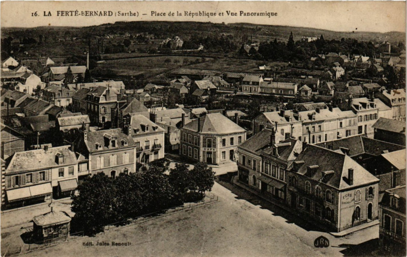 Carte postale ancienne La Ferte-Bernard - Place de la Republique et Vue Panoramique à La Ferté-Bernard