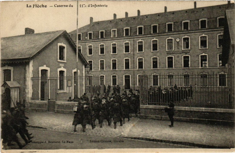 Carte postale ancienne La Fleche - Caserne du 117e d'Infanterie à La Flèche