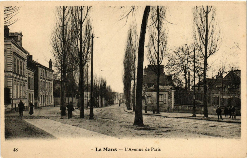 Carte postale ancienne Le Mans - L'Avenue de Paris au Mans