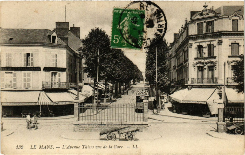 Carte postale ancienne Le Mans - L'Avenue Thiers vue de la Gare au Mans