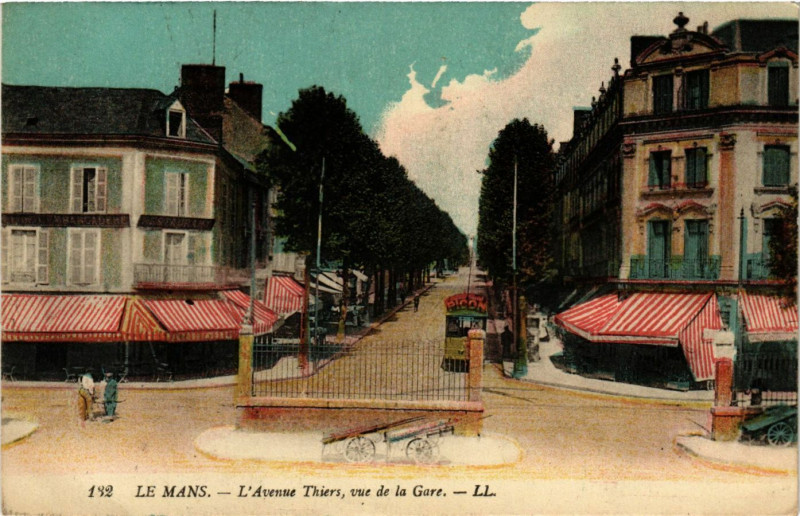 Carte postale ancienne Le Mans - L'Avenue Thiers vue de la Gare au Mans