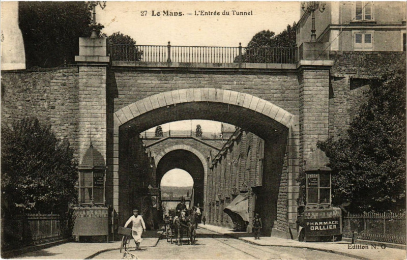 Carte postale ancienne Le Mans - L'Entrée du Tunnel au Mans