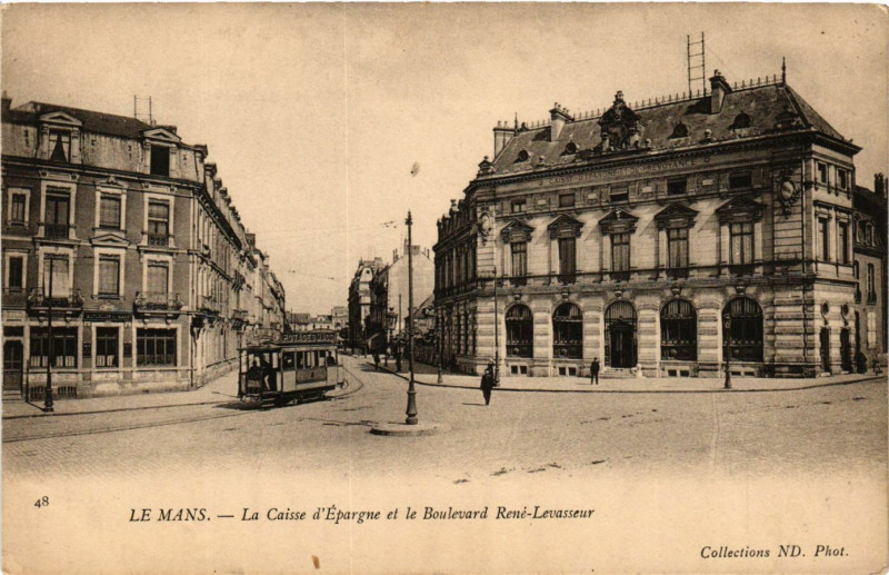 Carte postale ancienne Le Mans - La Caisse d'Epargne et le Boulevard Rene-Levasseur au Mans
