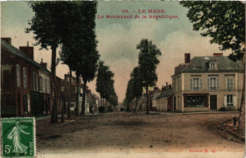 Carte postale ancienne Le Mans - Le Boulevard de la Republique au Mans