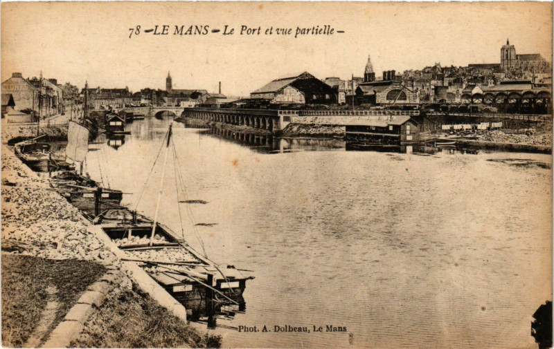 Carte postale ancienne Le Mans - Le Port et vue partielle au Mans