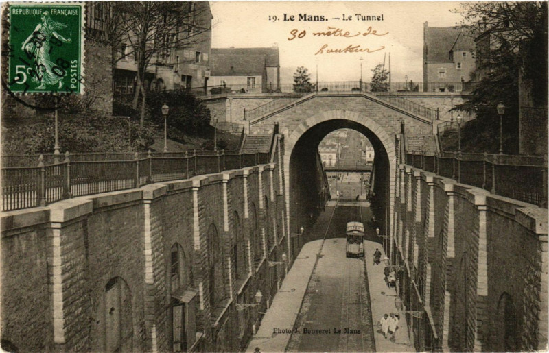 Carte postale ancienne Le Mans - Le Tunnel au Mans