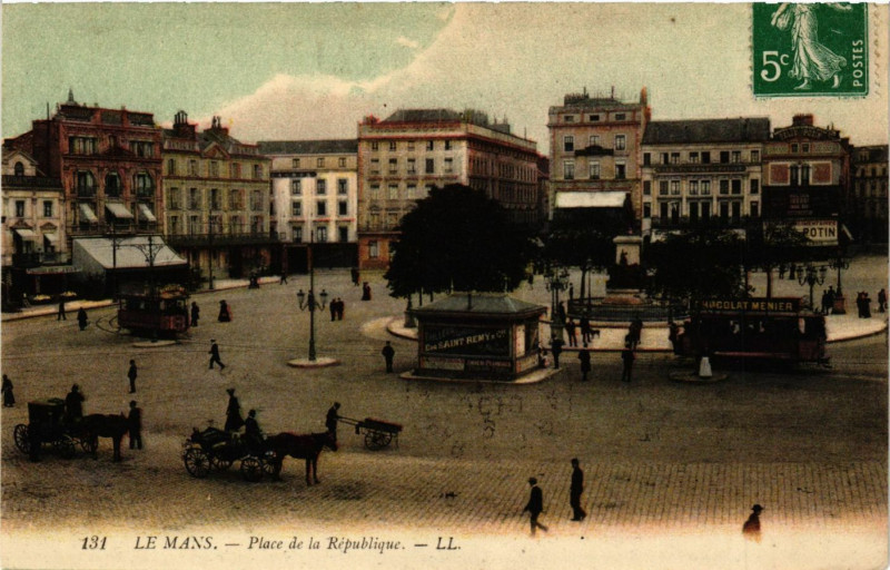 Carte postale ancienne Le Mans - Place de la Republique au Mans