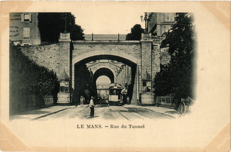 Carte postale ancienne Le Mans - Rue de Tunnel au Mans