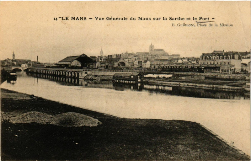 Carte postale ancienne Le Mans - Vue générale du Mans sur la Sarthe et le Port au Mans