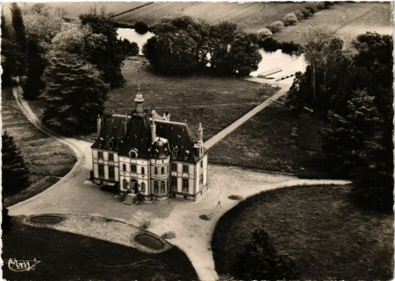 Carte postale ancienne Noyen - Vue aerienne - Maison des Jeunes de la S.N.C.F....