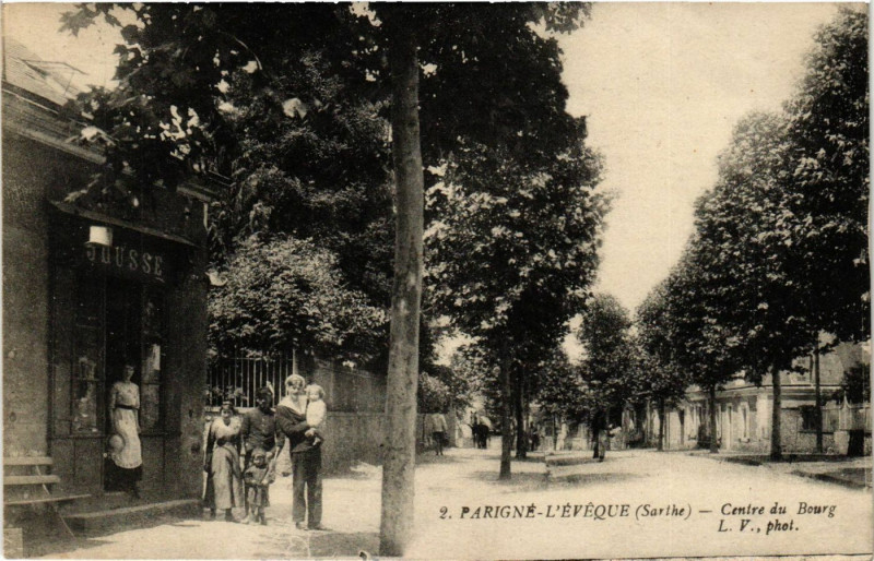 Carte postale ancienne Parigne - L'Eveque - Centre du Bourg