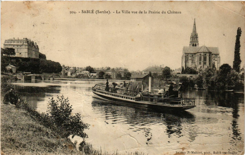 Carte postale ancienne Sable - La Ville vue de la Prairie du Chateau