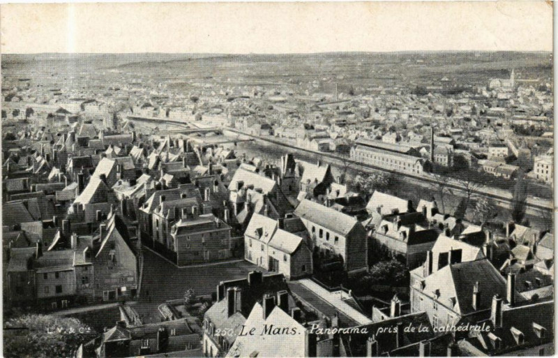 Carte postale ancienne Ed. Aqua 250 Le Mans Panorama prise de la Cathedrale au Mans