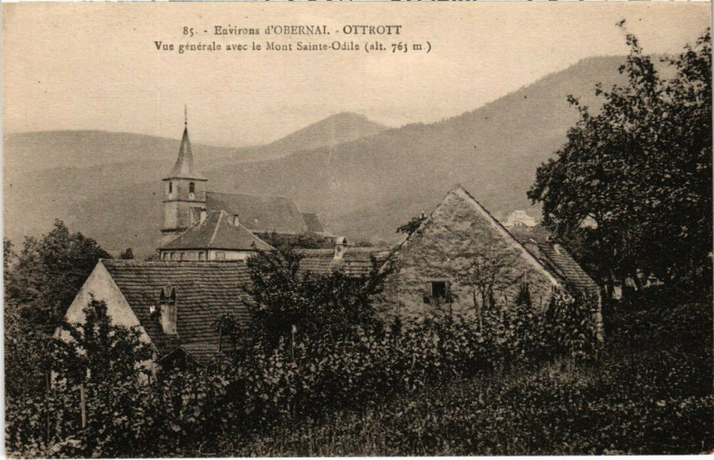 Carte postale ancienne Ottrott - Vue générale avec le Mont Saint-Odile à Ottrott
