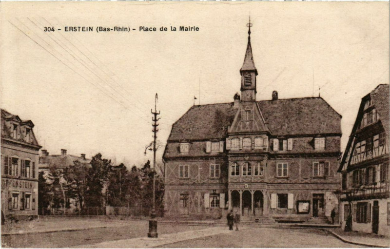 Carte postale ancienne Erstein - Place de la Mairie à Erstein