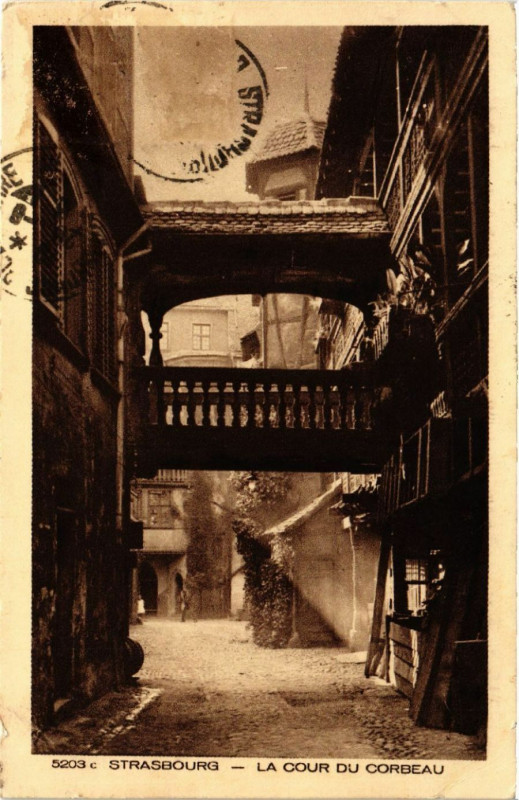 Carte postale ancienne Strasbourg - La Cour du Corbeau à Strasbourg