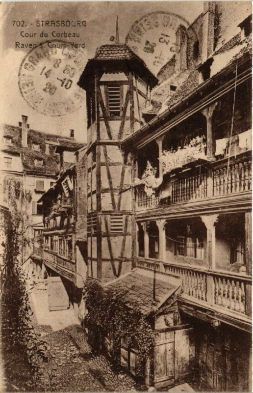Carte postale ancienne Strasbourg - Cour du Corbeau à Strasbourg