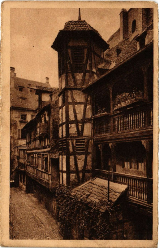 Carte postale ancienne Strasbourg - Cour du Corbeau à Strasbourg