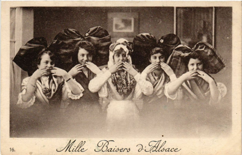 Carte postale ancienne Mille Baisers d'Alsace - Types - Folklore