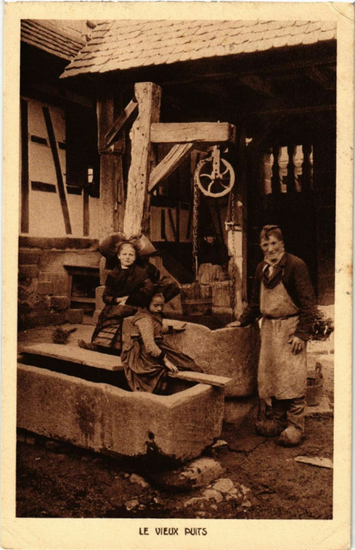 Carte postale ancienne Le Vieux Puits - Folklore - Types