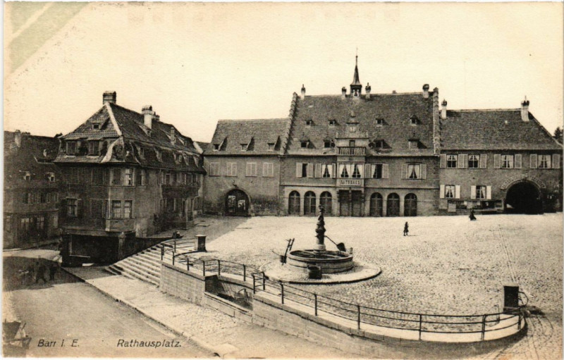 Carte postale ancienne Barr i. E. - Rathausplatz à Barr