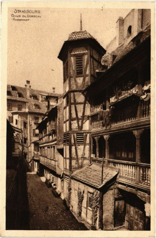 Carte postale ancienne Strasbourg - Cour du Corbeau à Strasbourg