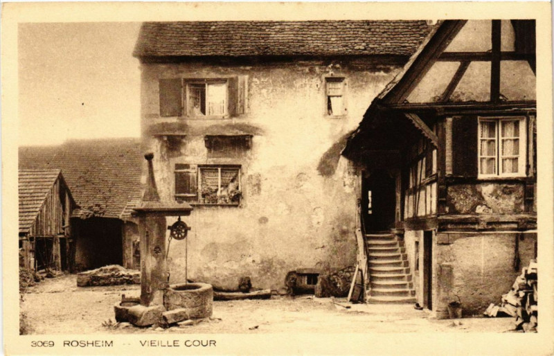 Carte postale ancienne Rosheim - Vieille Cour à Rosheim